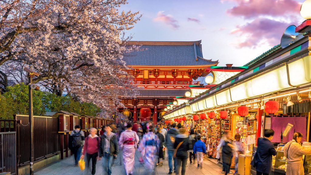 Tourists at shopping street in Asakusa connect to Sensoji Temple